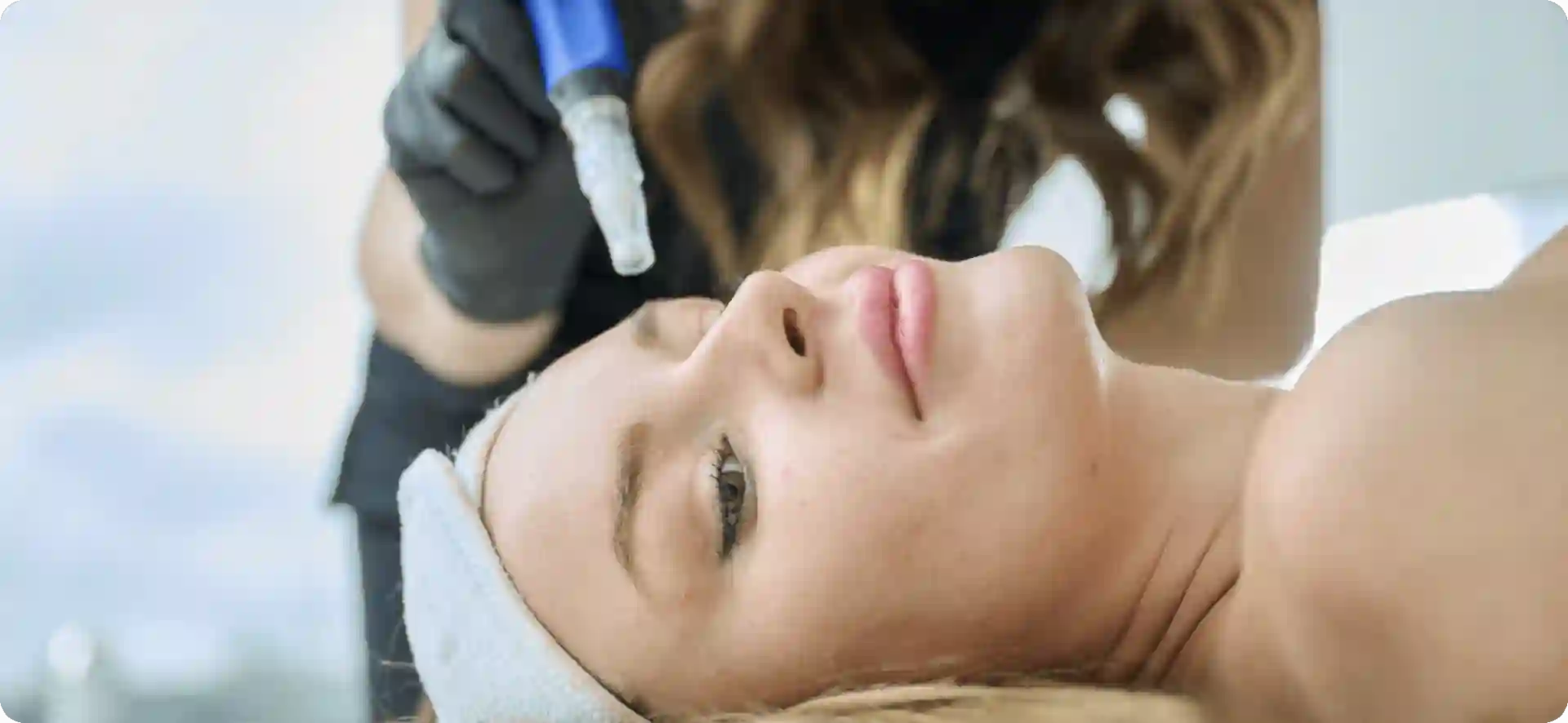 How Do Microneedles Trigger New Collagen and Elastin in Loose Skin Bicester?